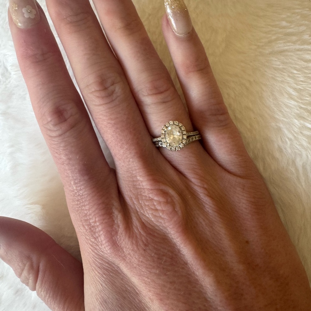 Wedding ring almost 2 carats great quality real diamond 💎 💍💍💍💍